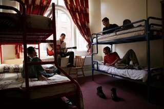 Хостелы Kinlay House Dublin Дублин Кровать в общем номере для мужчин и женщин с 4 кроватями и собственной ванной комнатой-4