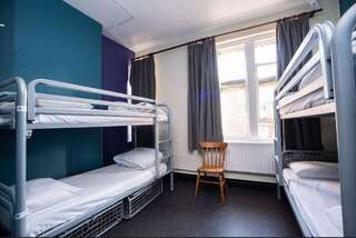 Хостелы Kinlay House Dublin Дублин Кровать в общем номере для мужчин и женщин с 4 кроватями и собственной ванной комнатой-1