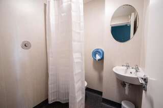 Хостелы Kinlay House Dublin Дублин Двухместный номер с 2 отдельными кроватями и собственной ванной комнатой-10