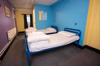 Хостелы Kinlay House Dublin Дублин Двухместный номер с 2 отдельными кроватями и собственной ванной комнатой-1